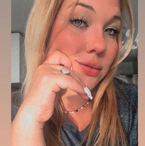 Meet your Posher, Noelia